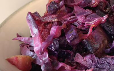 Winter red cabbage and apple